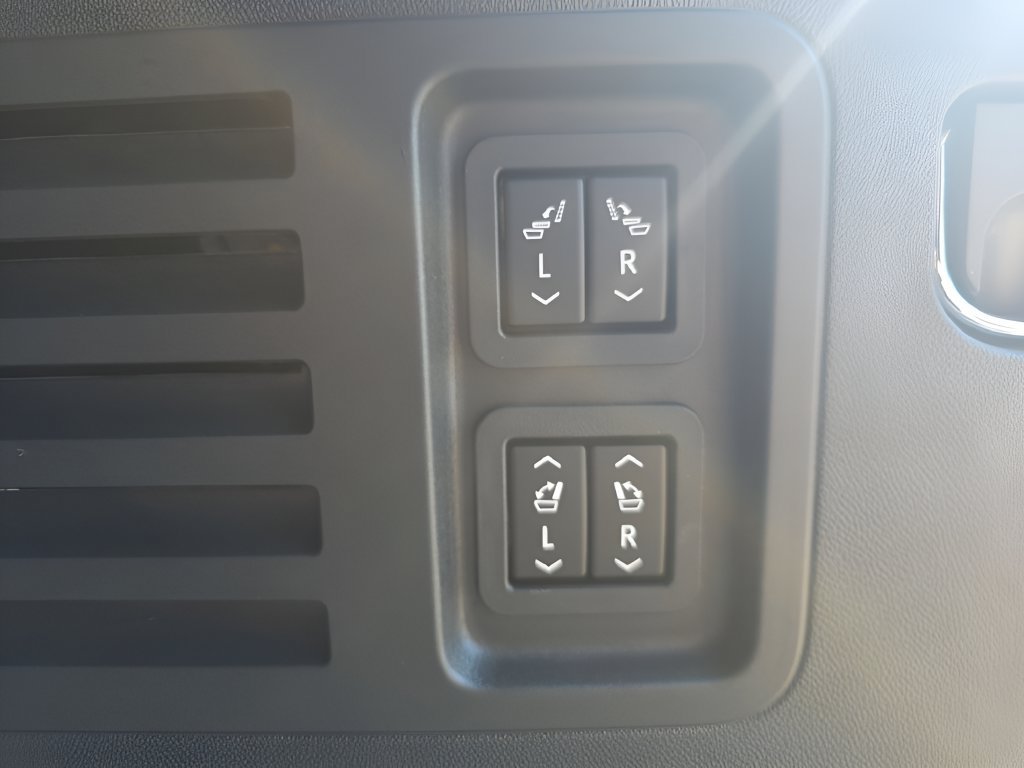 New 2026 Chevrolet Traverse RS w/ LPO, Floor Liner Package AWD/4WD image 25