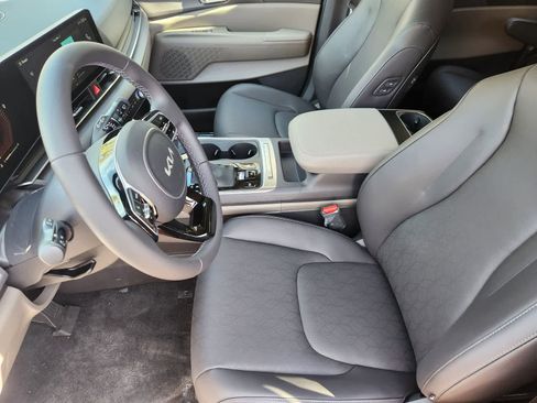 New 2026 Kia Carnival EX image 11