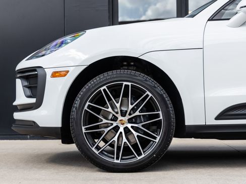 Certified 2026 Porsche Macan AWD/4WD image 13