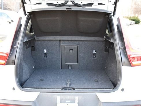 Certified 2025 Volvo XC40 B5 Plus image 26