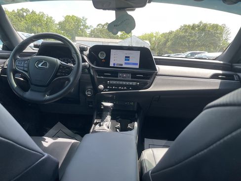 Used 2024 Lexus ES 350 w/ Premium Package FWD image 10