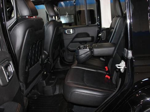 Used 2022 Jeep Wrangler Unlimited Rubicon AWD/4WD image 10