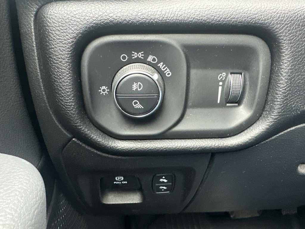 Used 2022 RAM 1500 Big Horn AWD/4WD image 37