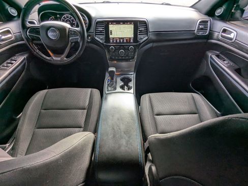 Used 2020 Jeep Grand Cherokee Laredo image 25