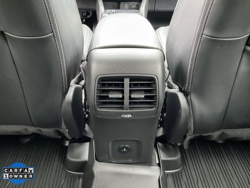 Used 2025 Ford Escape SE image 34