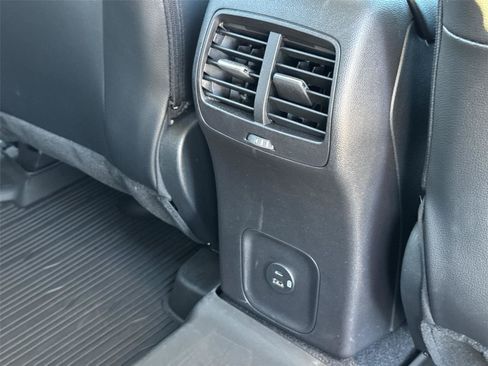 Used 2022 Ford Escape Titanium FWD image 19