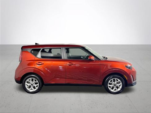 Certified 2025 Kia Soul LX w/ LX Technology Package FWD image 5