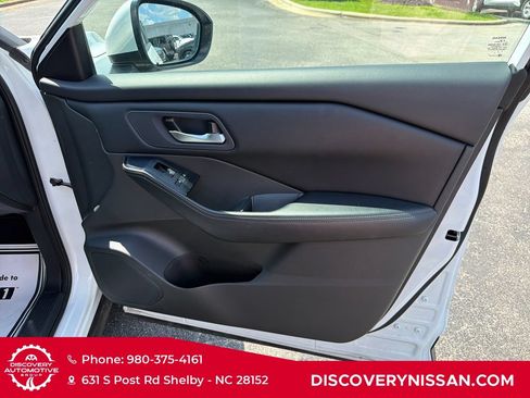 Certified 2024 Nissan Rogue SV FWD image 34