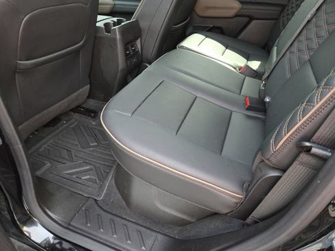 Used 2023 GMC Canyon Denali w/ Denali Black Edition AWD/4WD image 18