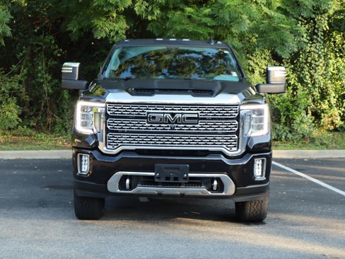 Used 2023 GMC Sierra 3500 Denali w/ Denali Black Diamond Edition AWD/4WD image 3