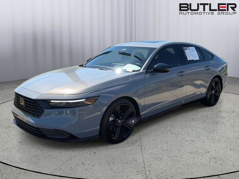 Used 2025 Honda Accord Sport image 2