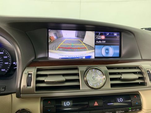 Used 2015 Lexus LS 460 w/ Comfort Package image 27