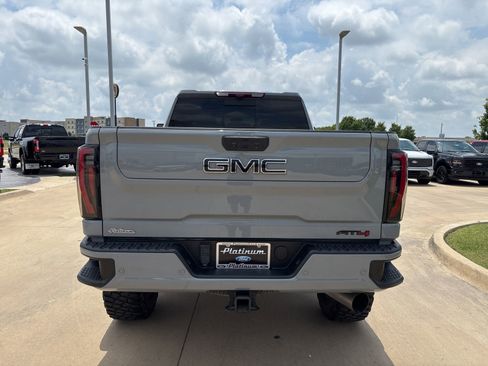Used 2024 GMC Sierra 2500 AT4 w/ AT4 Premium Plus Package AWD/4WD image 4