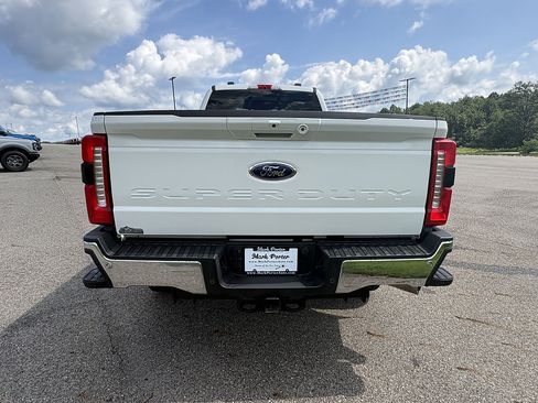 Used 2026 Ford F350 Lariat w/ Lariat Premium Package AWD/4WD image 4