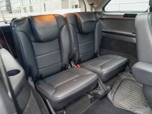 Used 2011 Mercedes-Benz R 350 4MATIC image 23