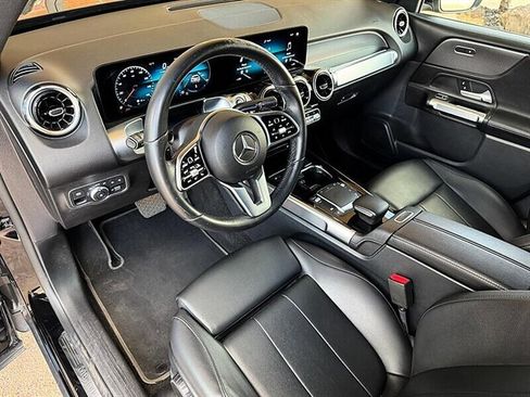 Used 2022 Mercedes-Benz GLB 250 4MATIC w/ Premium Package Lite image 2