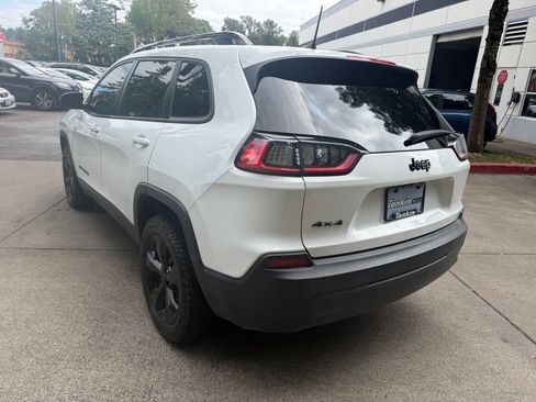 Used 2021 Jeep Cherokee Latitude Plus AWD/4WD image 6