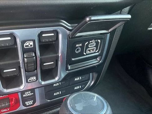 Used 2022 Jeep Wrangler Unlimited Rubicon AWD/4WD image 16