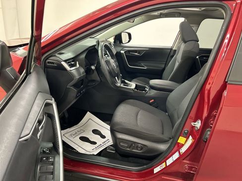 Used 2019 Toyota RAV4 XLE w/ Convenience Package AWD/4WD image 9