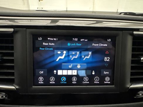Used 2020 Chrysler Pacifica Touring-L FWD image 26
