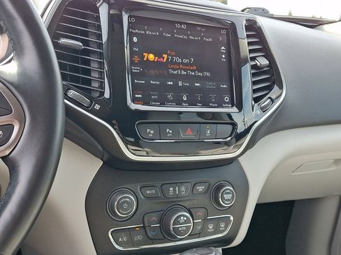 Used 2021 Jeep Cherokee Limited w/ Elite Package AWD/4WD image 28