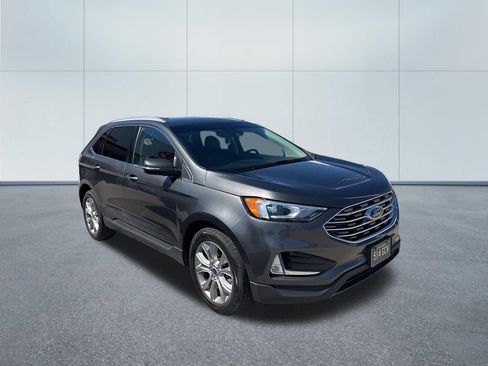 Used 2019 Ford Edge Titanium w/ Cold Weather Package AWD/4WD image 3