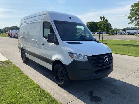 New 2025 Mercedes-Benz Sprinter 2500 image 2