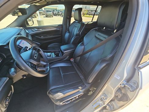 Used 2021 Jeep Grand Cherokee L Overland w/ Luxury Tech Group IV AWD/4WD image 15