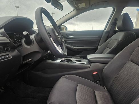 Used 2025 Nissan Altima 2.5 SV image 12