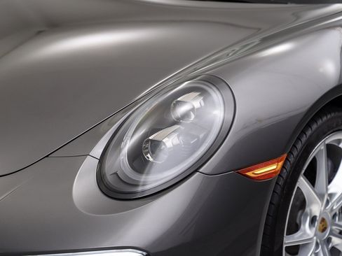 Used 2019 Porsche 911 Carrera image 9
