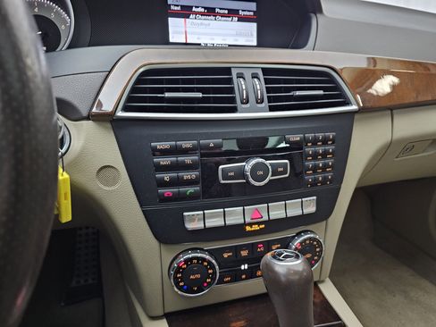 Used 2014 Mercedes-Benz C 250 Sedan image 27