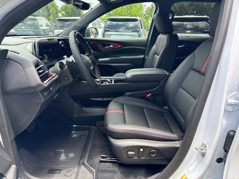 New 2026 Chevrolet Traverse RS w/ LPO, Floor Liner Package FWD image 11