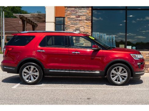 Used 2018 Ford Explorer Limited w/ Equipment Group 301A AWD/4WD image 2