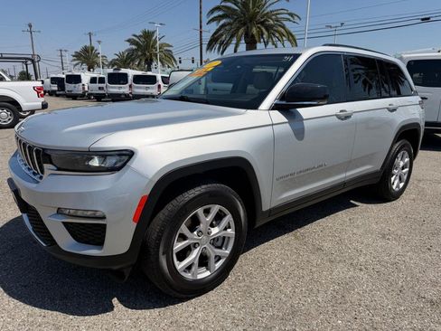 Used 2022 Jeep Grand Cherokee Limited AWD/4WD image 12