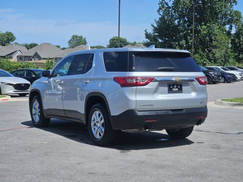 Used 2020 Chevrolet Traverse LS FWD image 3
