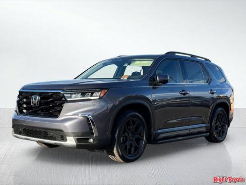 Used 2024 Honda Pilot Touring image 2