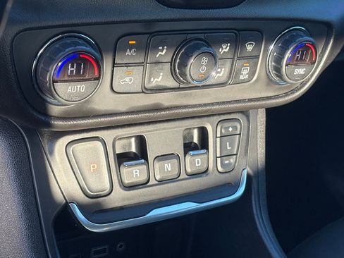 Used 2020 GMC Terrain SLE w/ Driver Convenience Package image 24