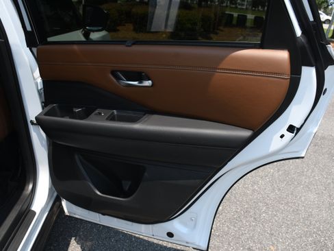 Used 2025 Nissan Pathfinder Platinum AWD/4WD image 22
