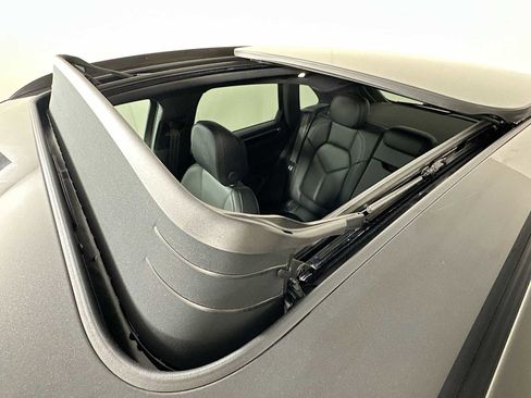 New 2026 Porsche Macan image 22