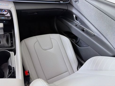 New 2025 Hyundai Elantra Limited image 27