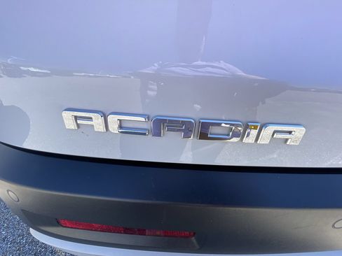 Used 2019 GMC Acadia SLT w/ LPO, Floor Liner Package FWD image 32