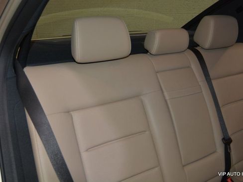 Used 2010 Mercedes-Benz E 350 4dr Sedan E 350 Sport RWD image 24