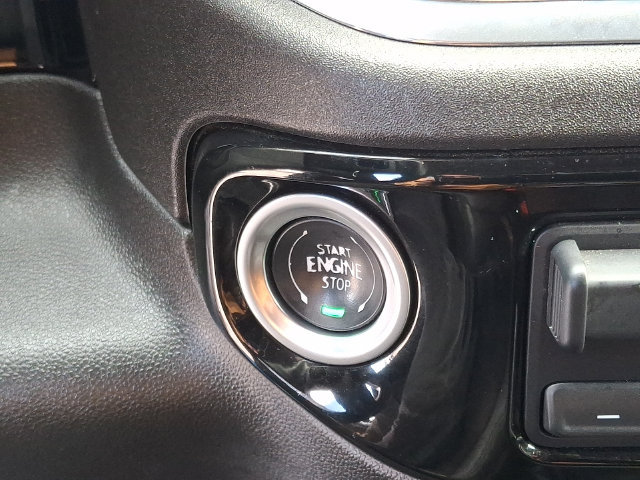 Certified 2025 GMC Sierra 1500 SLT RWD image 25
