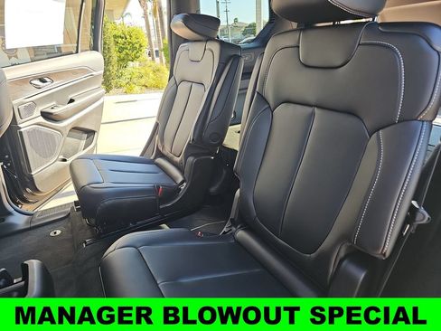 New 2026 Jeep Grand Cherokee L Limited w/ Limited Altitude Package AWD/4WD image 15