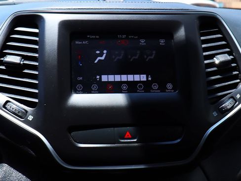 Used 2019 Jeep Cherokee Latitude w/ Popular Appearance Group FWD image 48