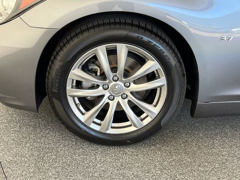 Used 2017 INFINITI Q70 3.7 RWD image 28