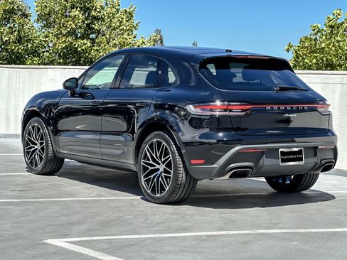 Certified 2024 Porsche Macan AWD/4WD image 4