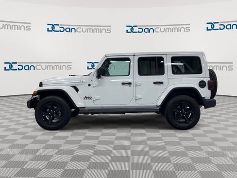 Used 2023 Jeep Wrangler Unlimited Sahara AWD/4WD image 5