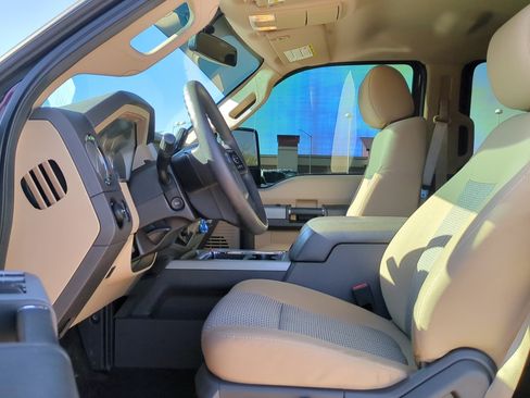 Used 2016 Ford F250 XLT w/ XLT Premium Package image 15