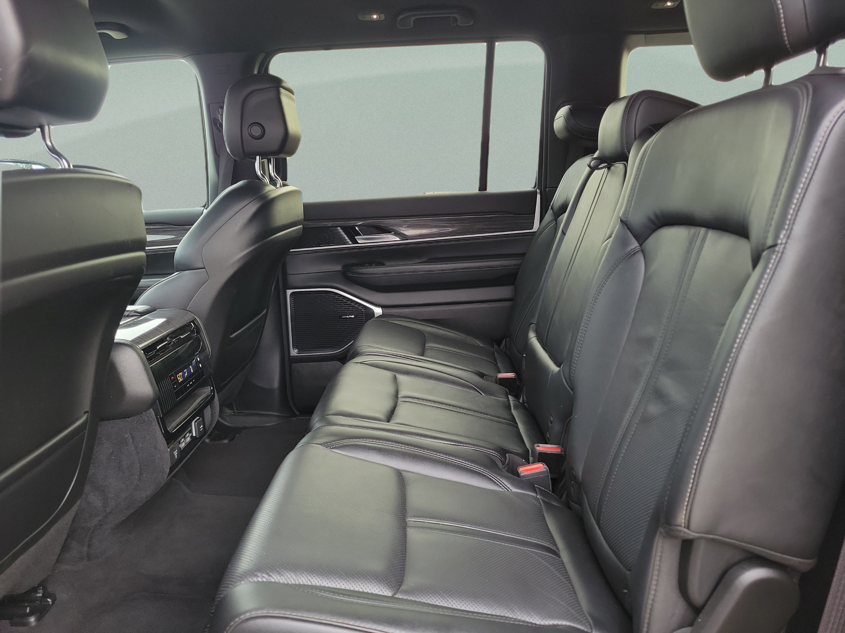 Used 2022 Jeep Wagoneer Series II AWD/4WD image 6